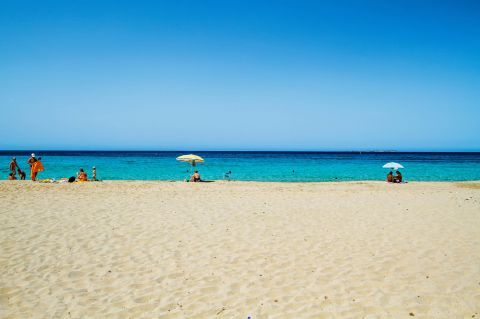 Platis Gialos: Sandy beach and blue waters