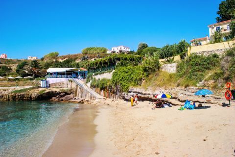 Agios Thomas: Right above the beach there is a picturesque tavern