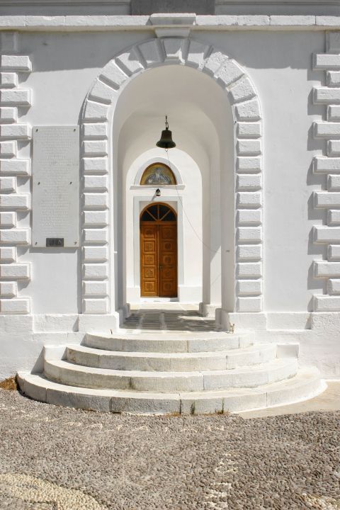 Adamas: A lovely church, painted in white color.