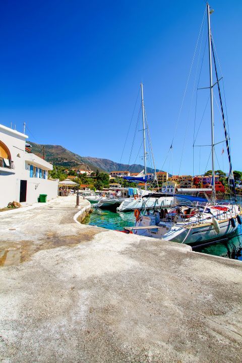 Assos: Yachts and boats on the port of kefalonia