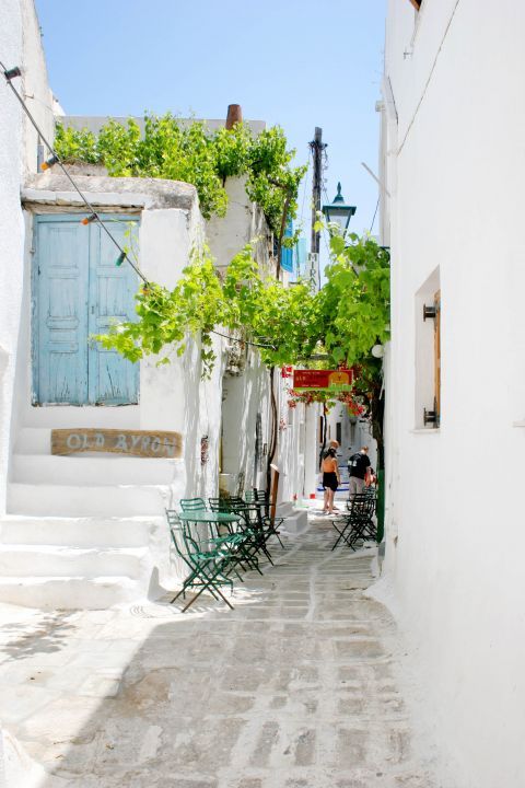 Chora: Places to eat and drink.