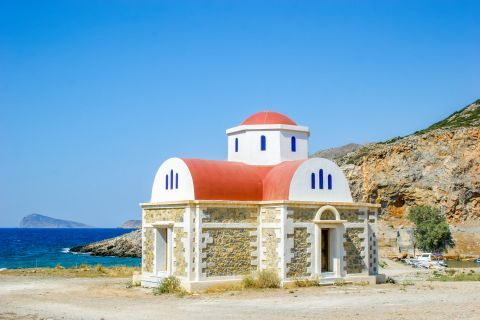 Pahia Ammos: The church of Agia Fotini on Pahia Ammos beach.